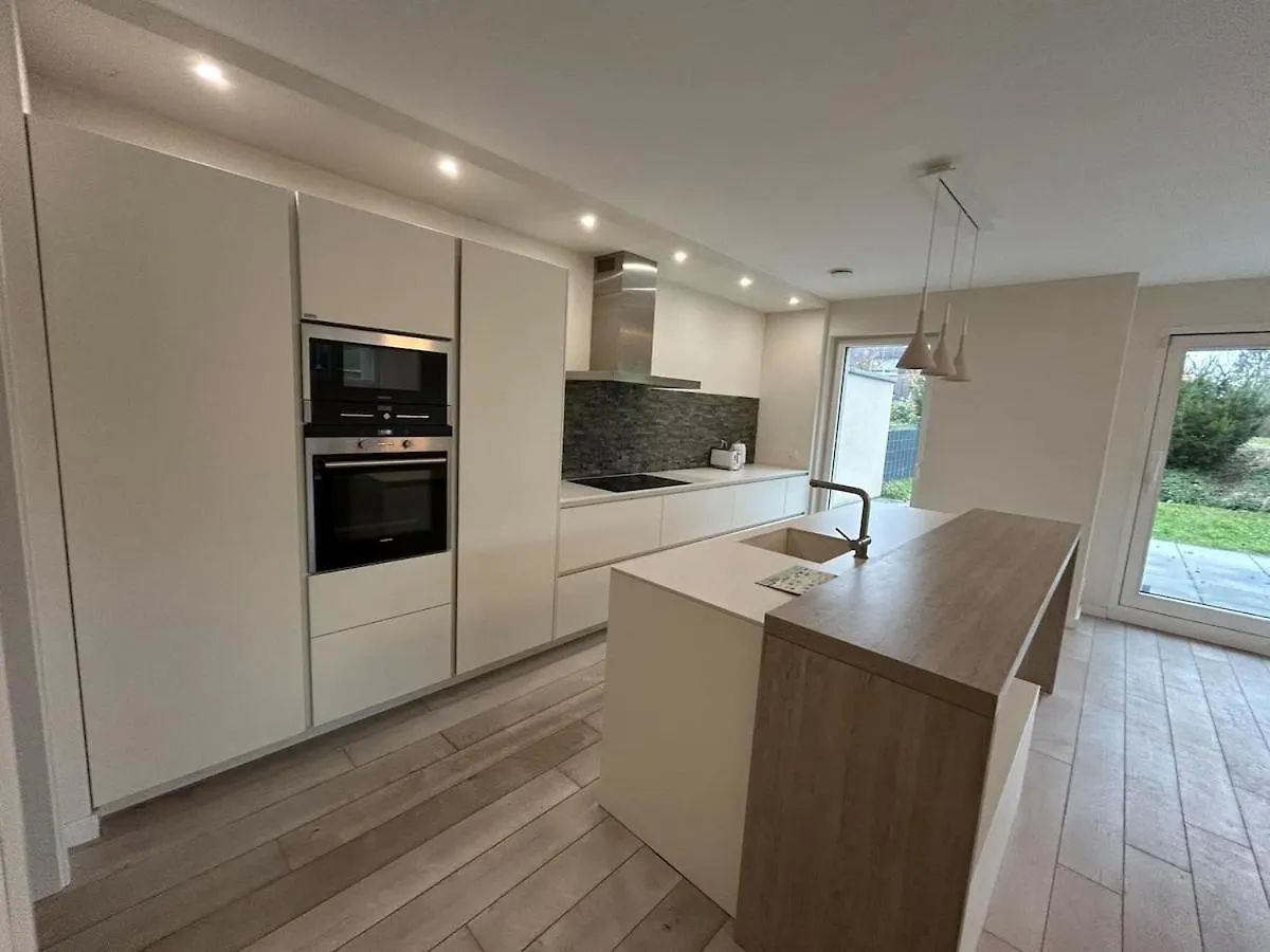Modern 2 Bed With Garden - Bridel Apartment