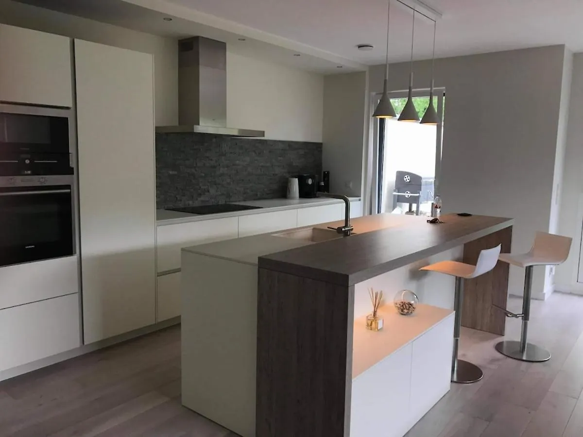 Modern 2 Bed With Garden - Bridel Apartment