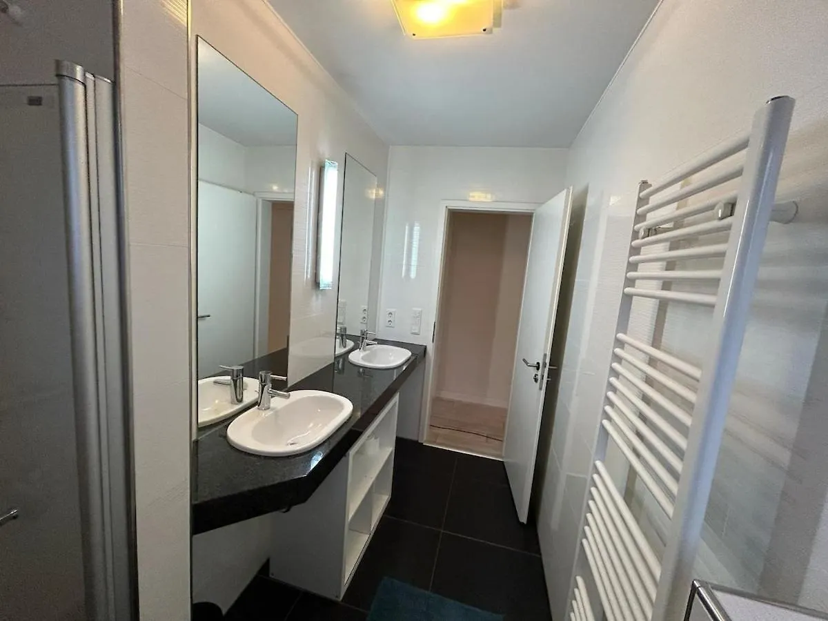 Modern 2 Bed With Garden - Bridel Apartment