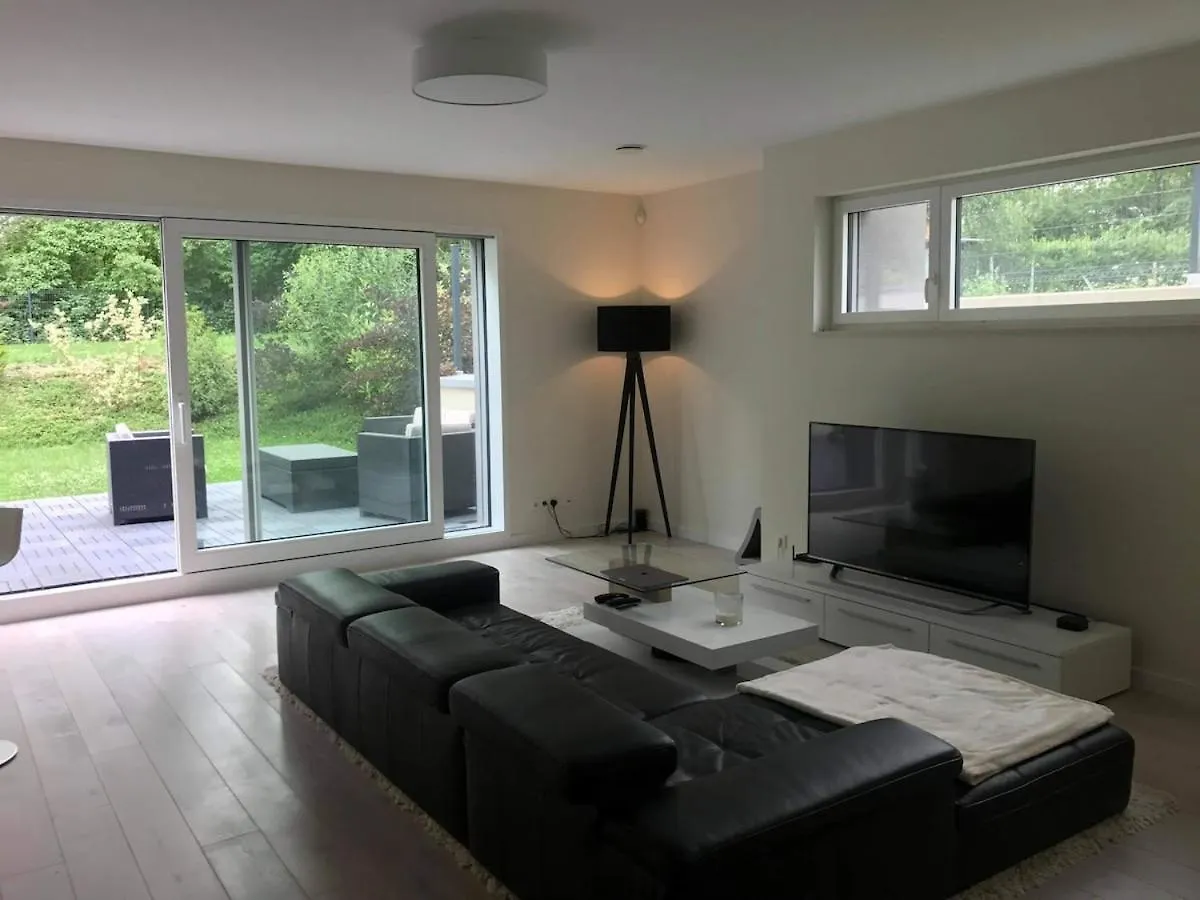 Modern 2 Bed With Garden - Bridel Apartment