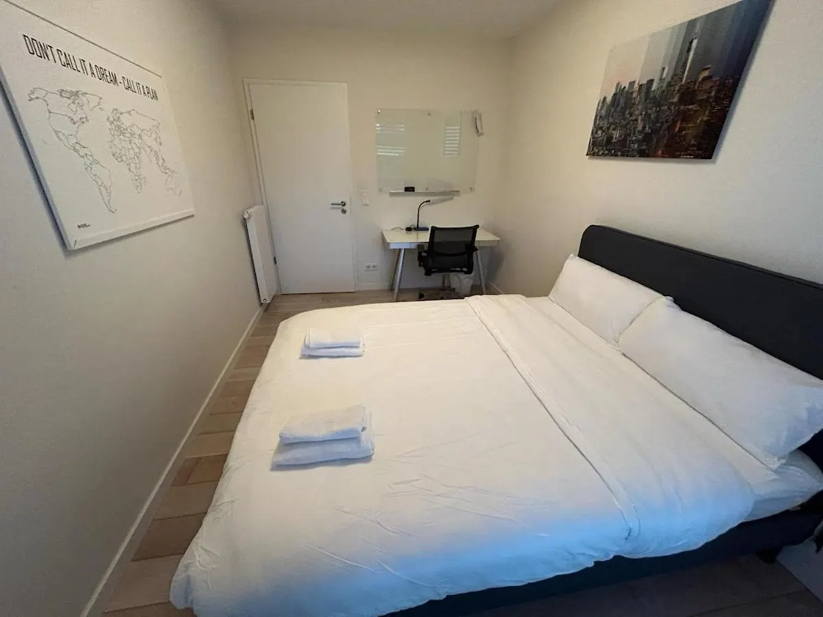Modern 2 Bed With Garden - Bridel Apartment